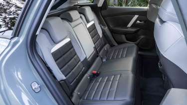 Citroen C4 задний ряд